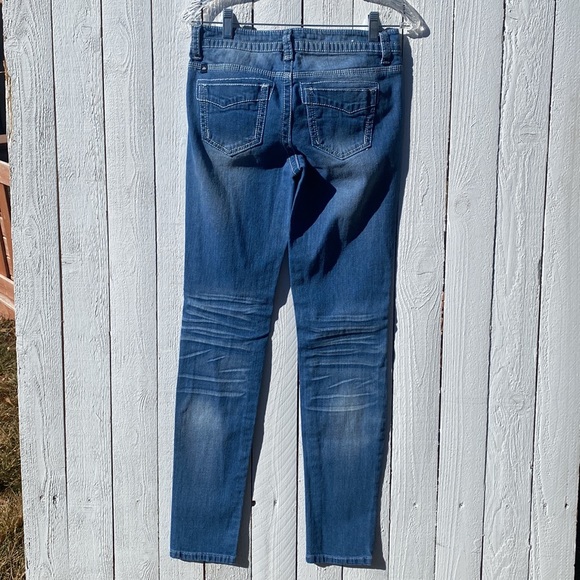 Almost Famous Jeans - Picture 5 of 7